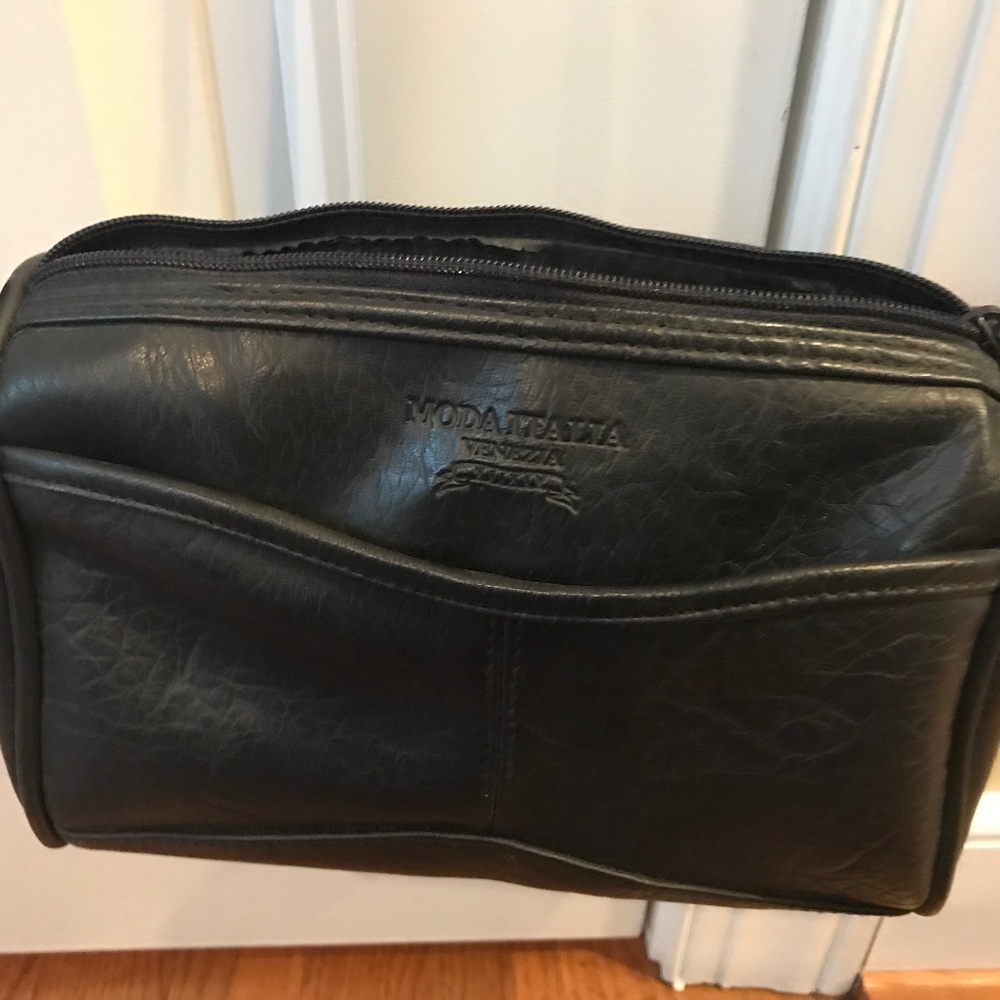 Moda Italia women’s purse brand new without tag. Never used.